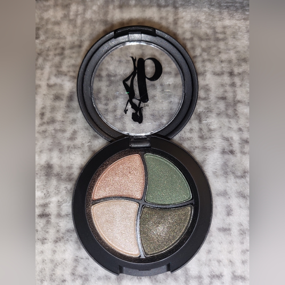 Eyeshadow Quad - Picture 2 of 3